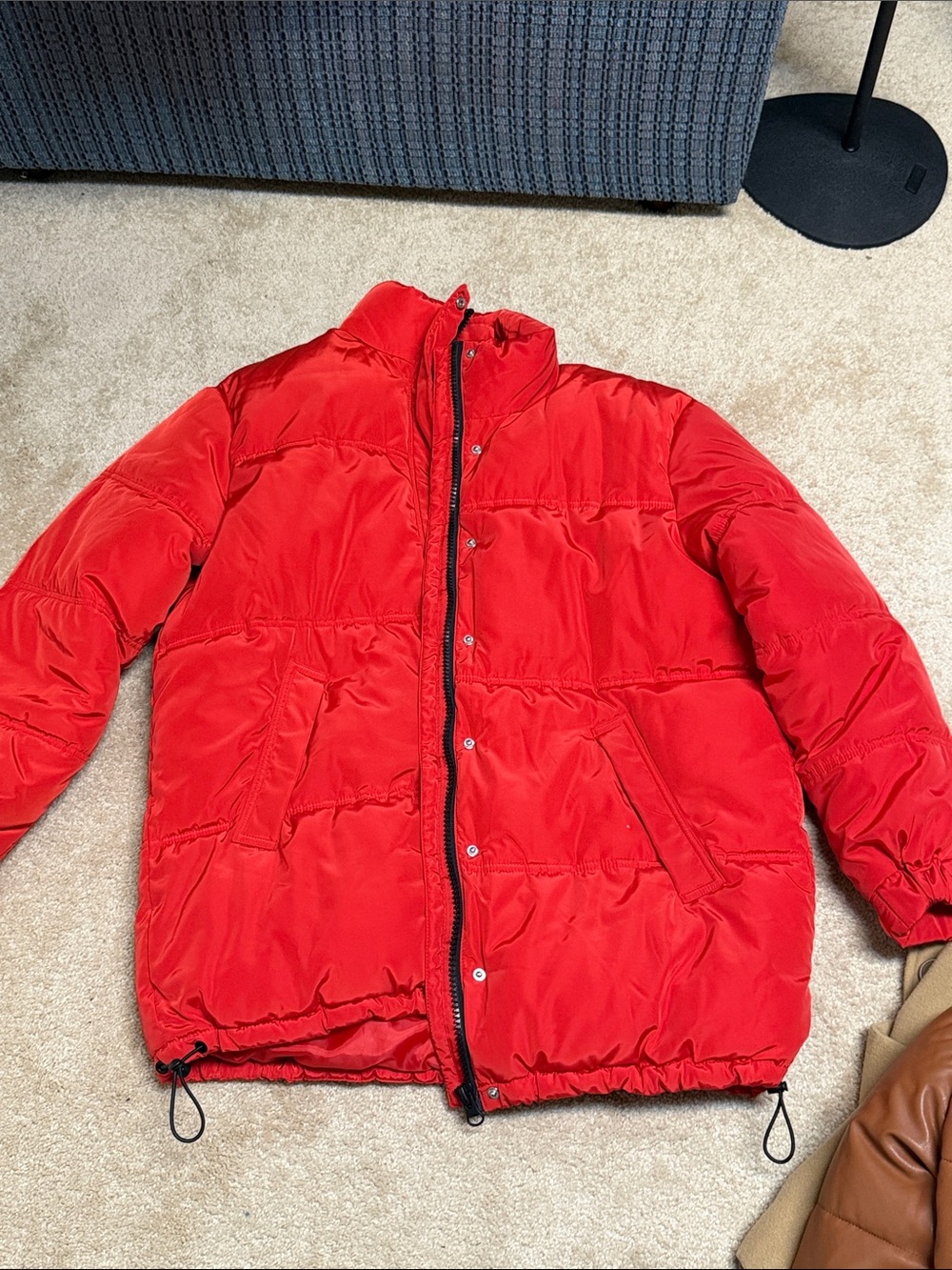 Red Insulated Puffer Jacket - Classic Warmth